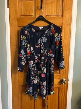DR2 Navy Floral V-Neck Blouse